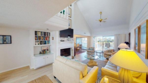 Serene Lakeview 3BR Condo near Beach & Amenities